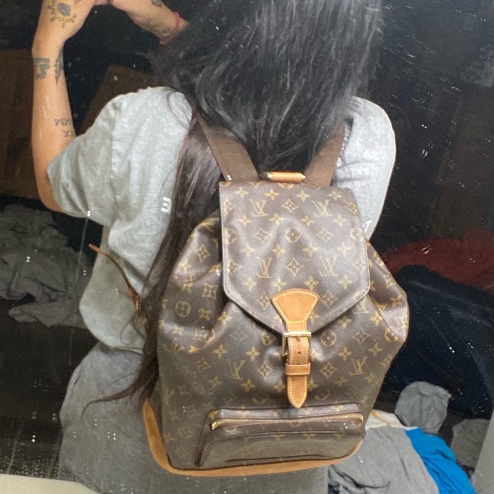 Authentic LV backpack |TRADED